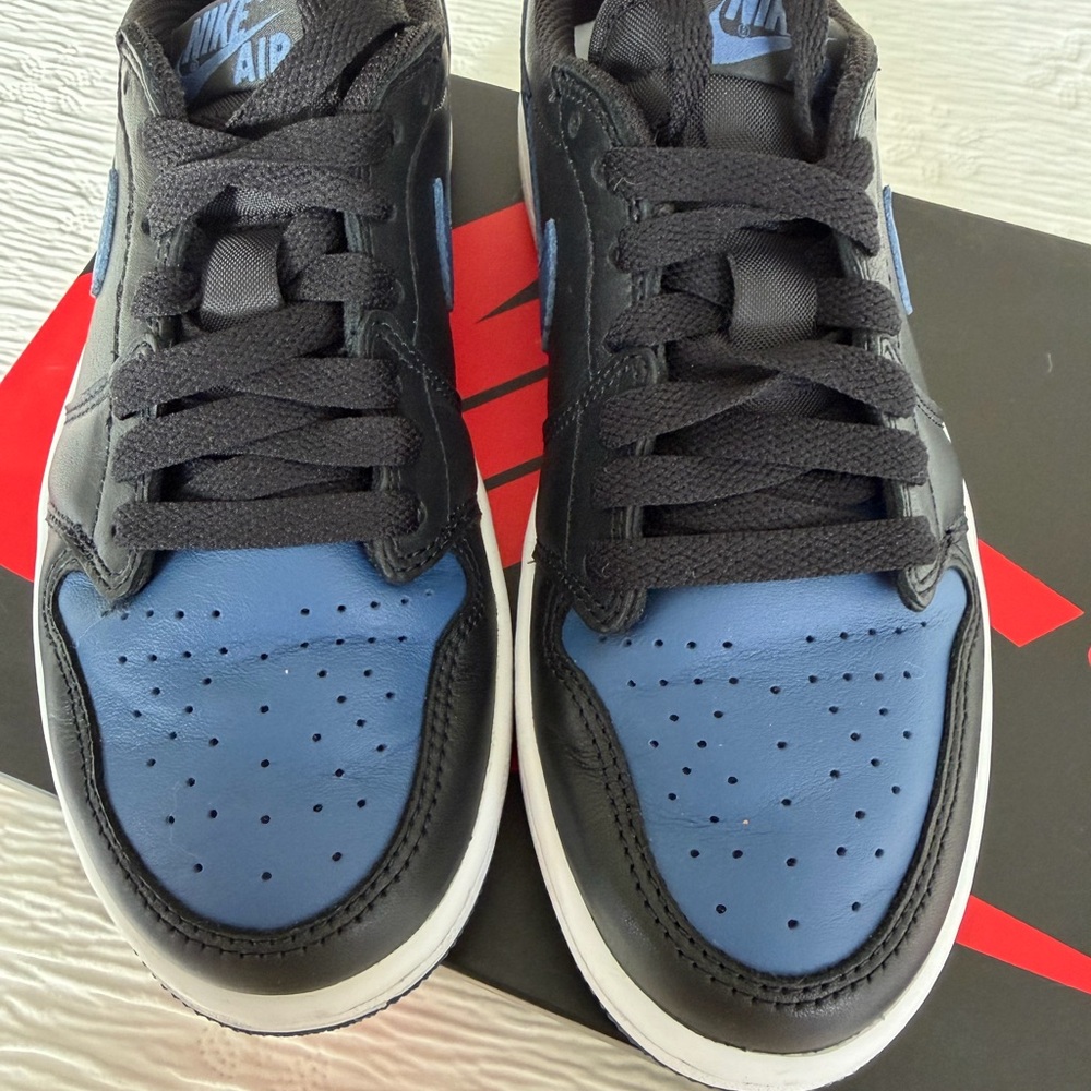 Nike Black and Navy Sneakers - Picture 3 of 5